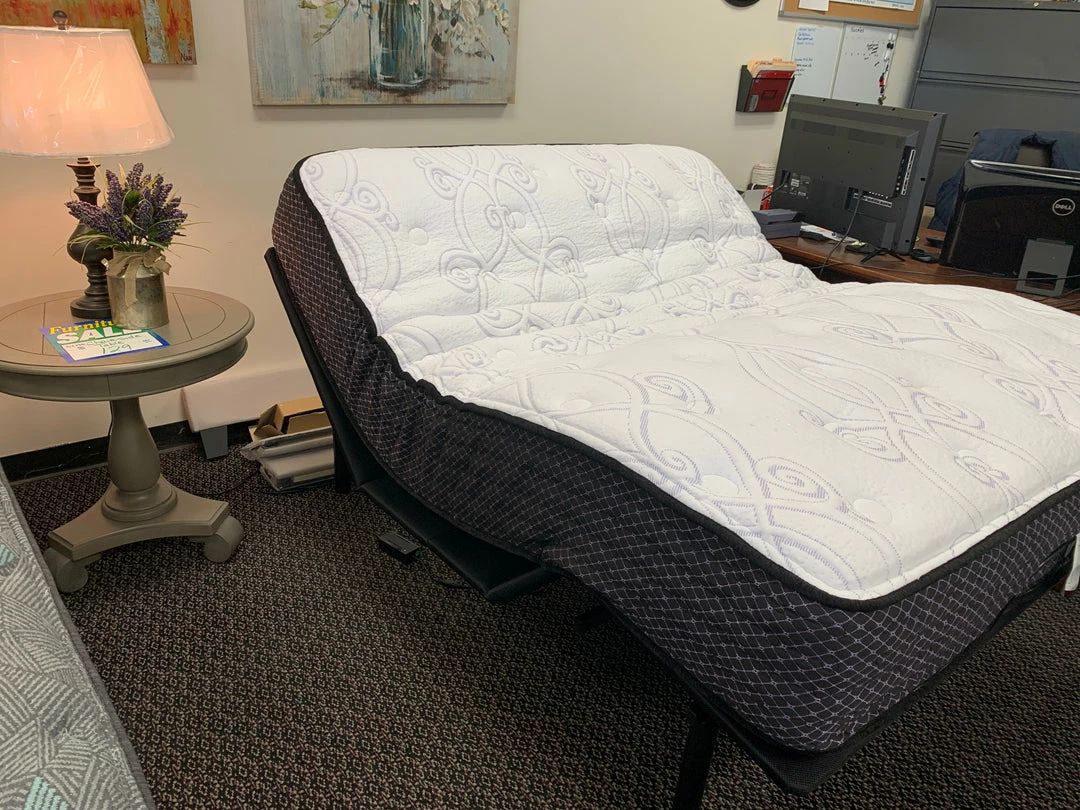 Ashley Furniture Special Edition Plush Queen Hybrid Mattress