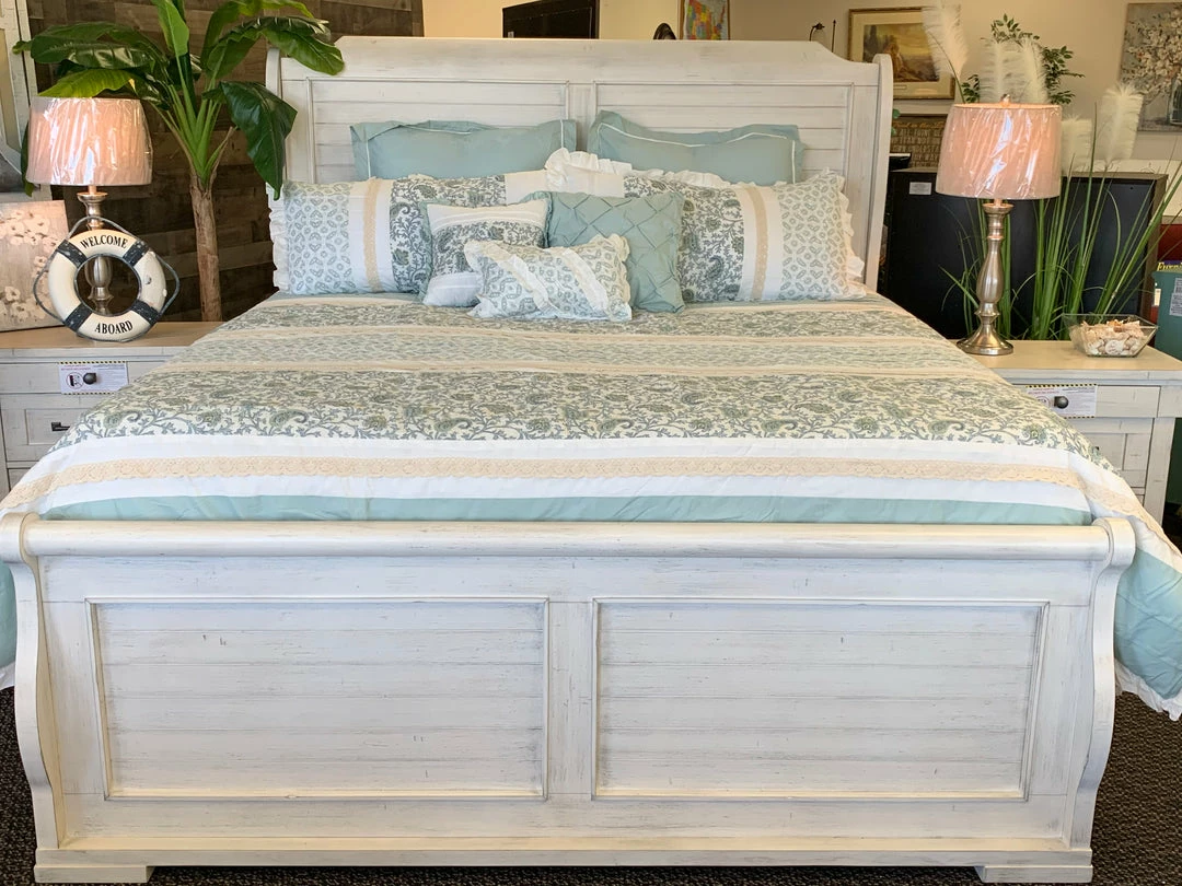 Lifestyle Furniture Driftwood White Sleigh King Bedroom Set